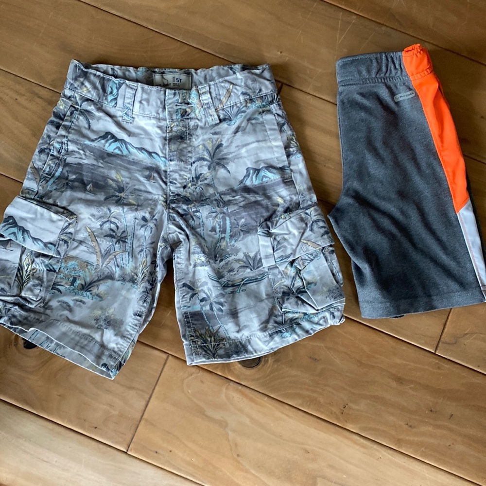 Retro Old Navy printed cargo shorts.  Boys 5t